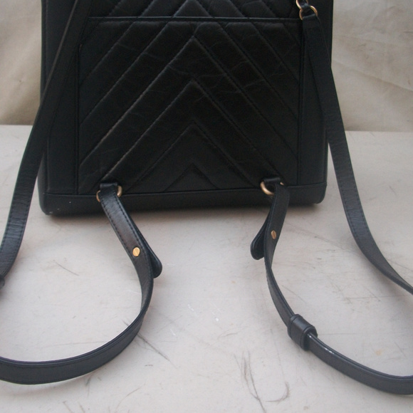 Authentic CHANEL Chevron Backpack bag Gorgeous - Picture 2 of 6